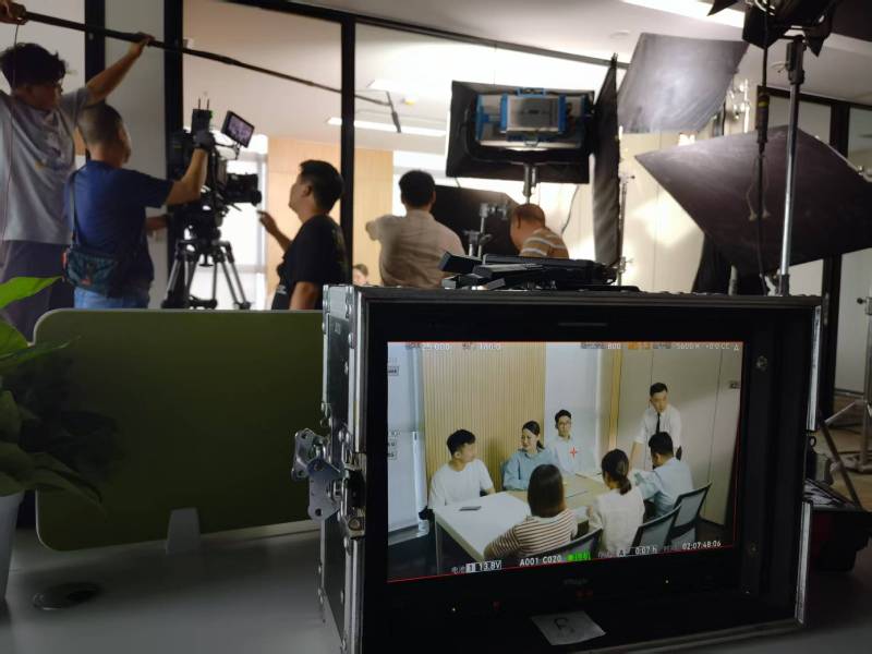 宜黄县TVC拍摄公司：科技产品视觉化大师，诠释未来感与功能美学